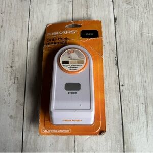 NEW IN PACKAGE FISKARS 1.5” LABLE PUNCH TICKET CUT OUT